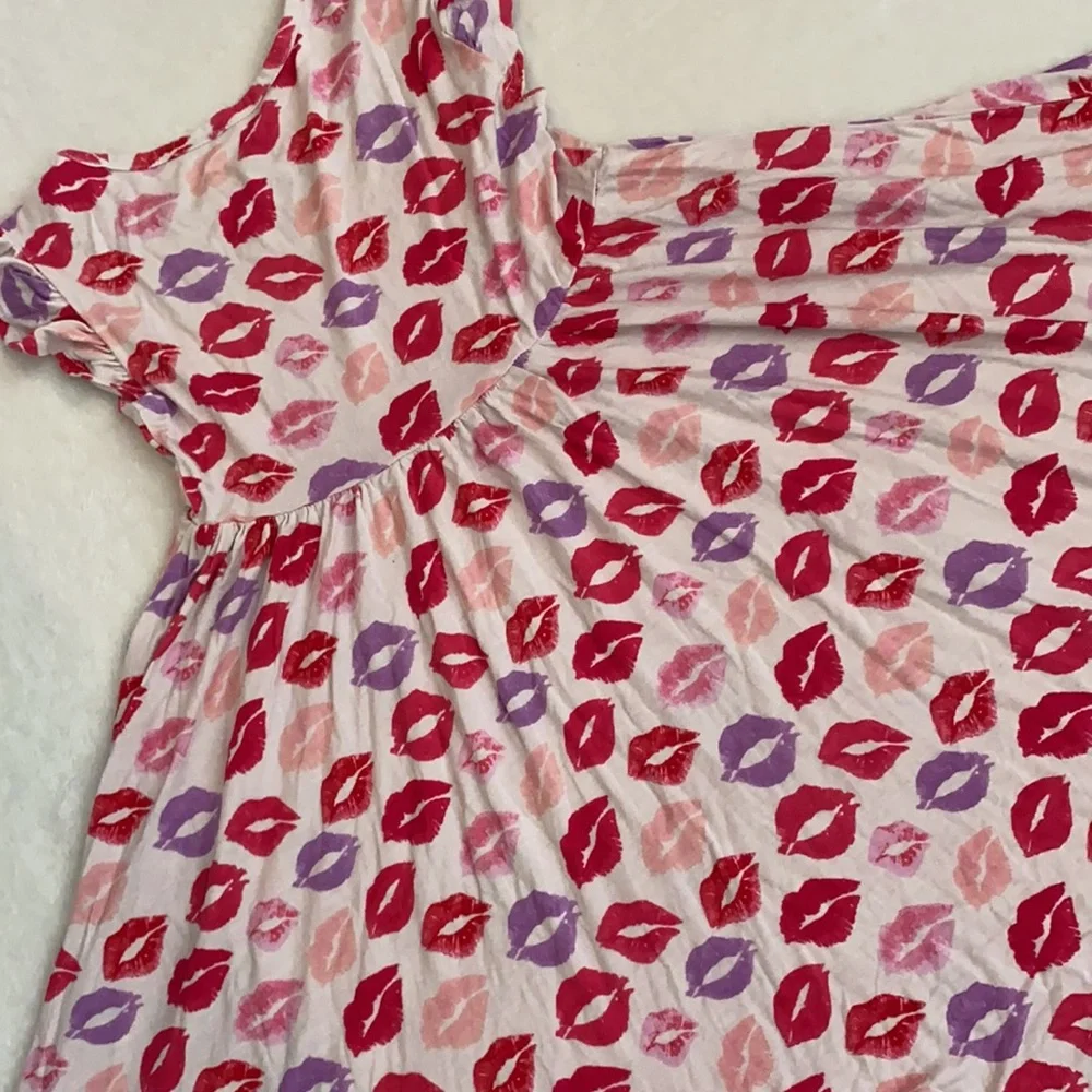 Posh Peanut | Lola Kiss Lips Flutter Sleeve Twirl Bamboo Dress Red/Pink (9Y) - Picture 10 of 15